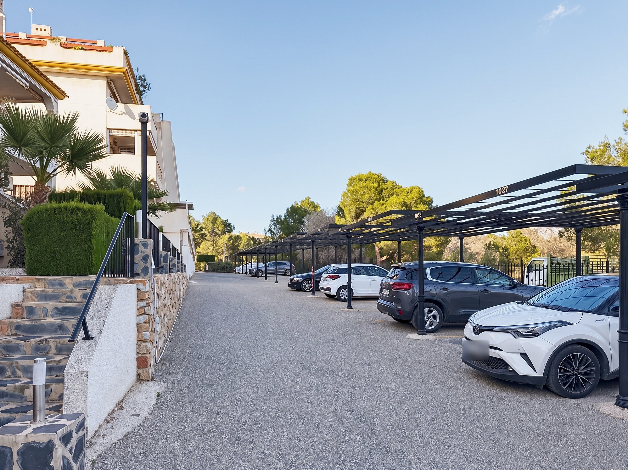 For sale - 4 Bedroom 3 Bathroom Town House in Villamartin - Costa Blanca  - Alicante