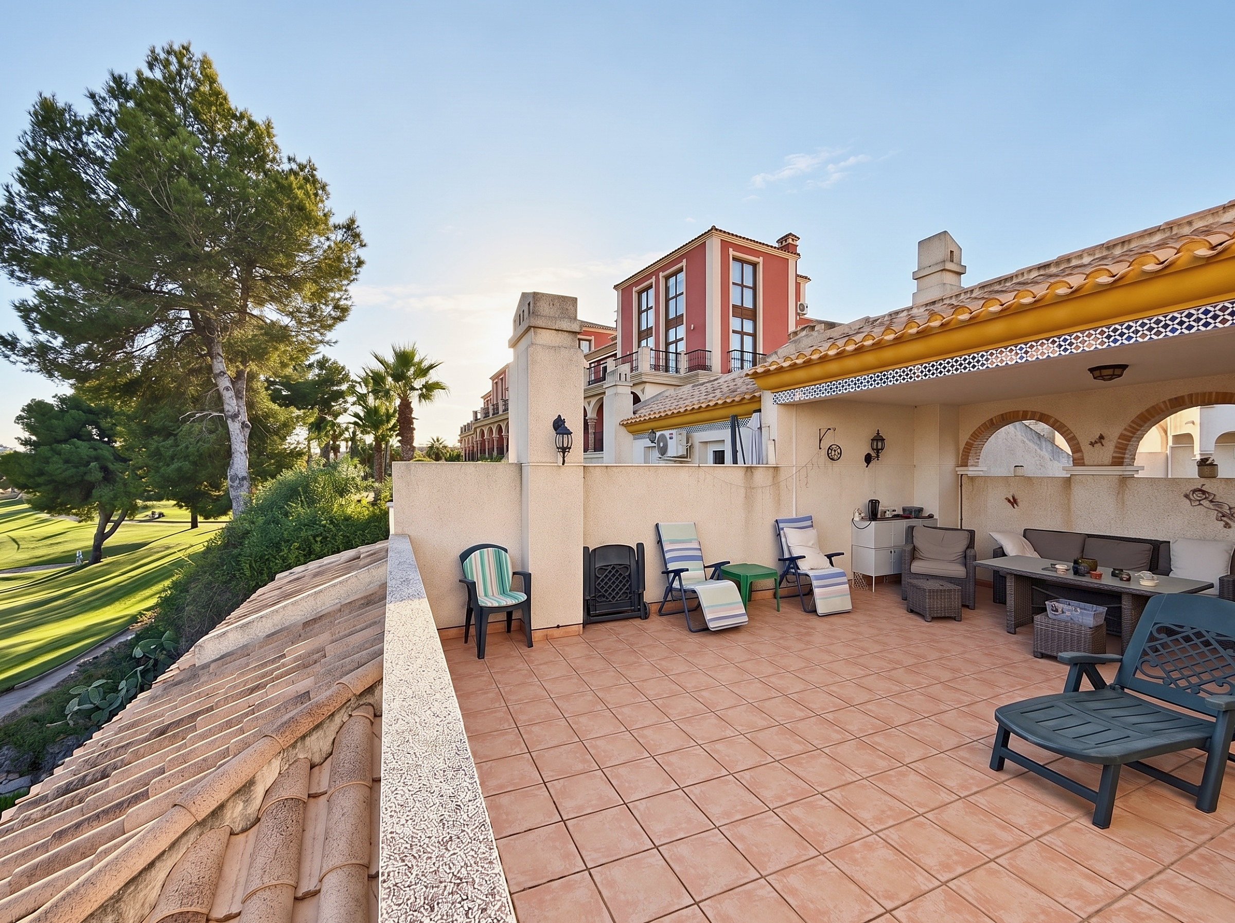For sale - 4 Bedroom 3 Bathroom Town House in Villamartin - Costa Blanca  - Alicante