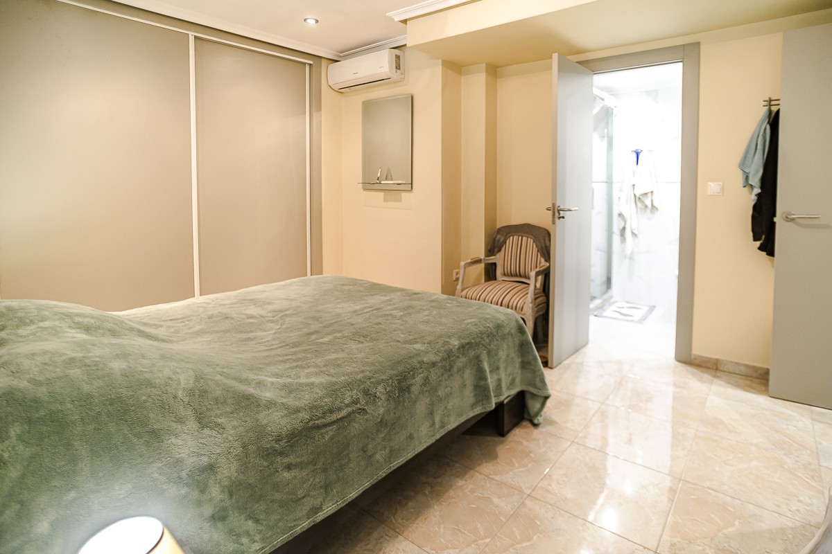 For sale - 4 Bedroom 2 Bathroom Villa in Torrevieja - Costa Blanca  - Alicante