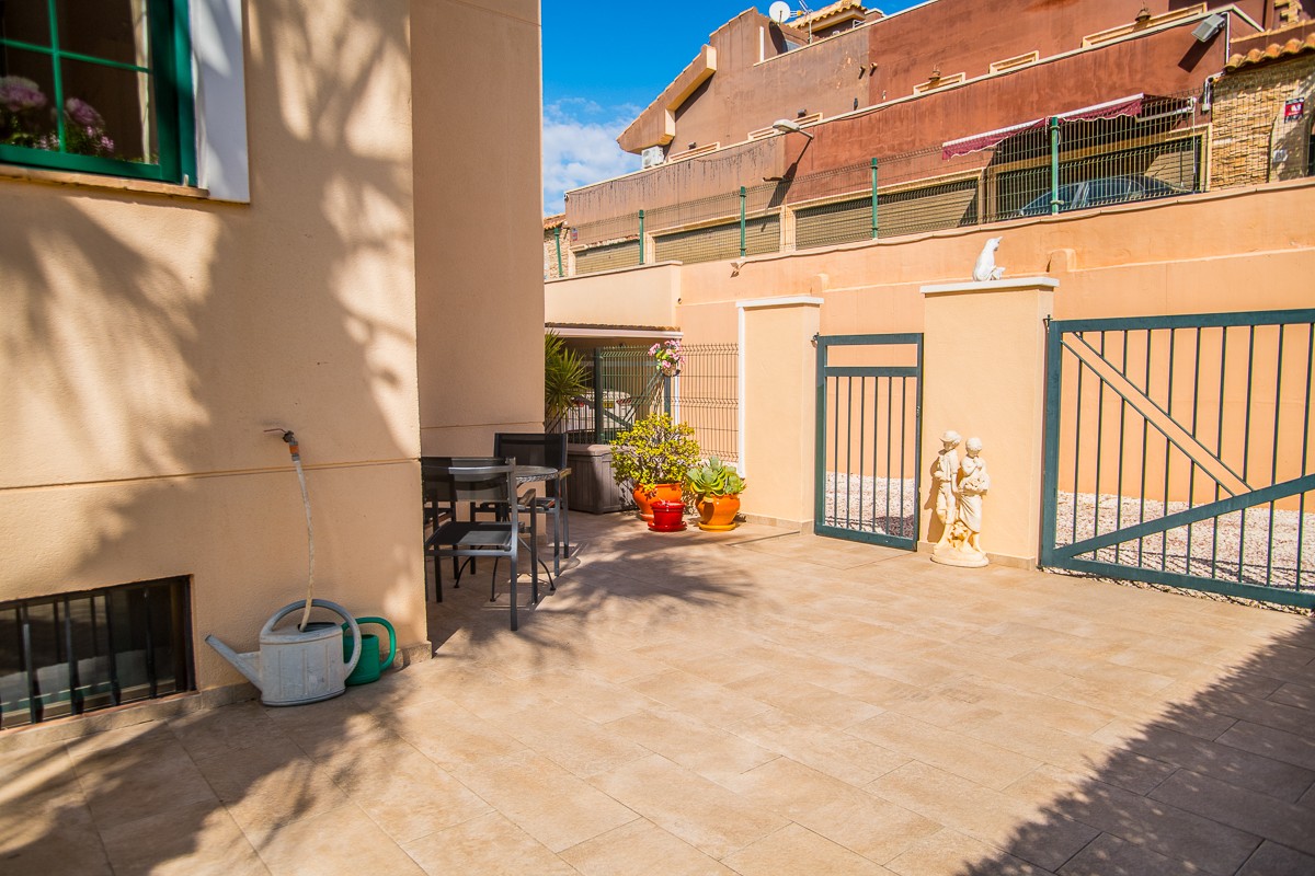 For sale - 4 Bedroom 2 Bathroom Villa in Torrevieja - Costa Blanca  - Alicante