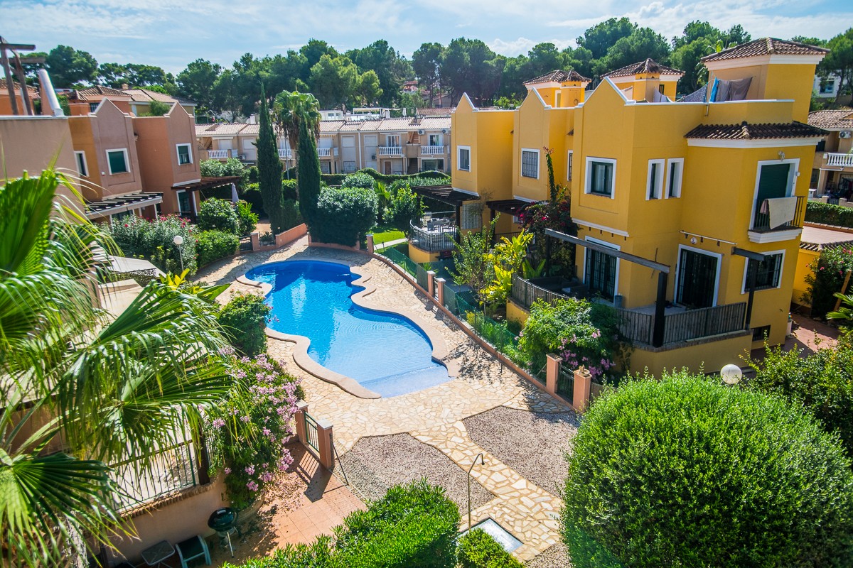 For sale - 4 Bedroom 2 Bathroom Villa in Torrevieja - Costa Blanca  - Alicante