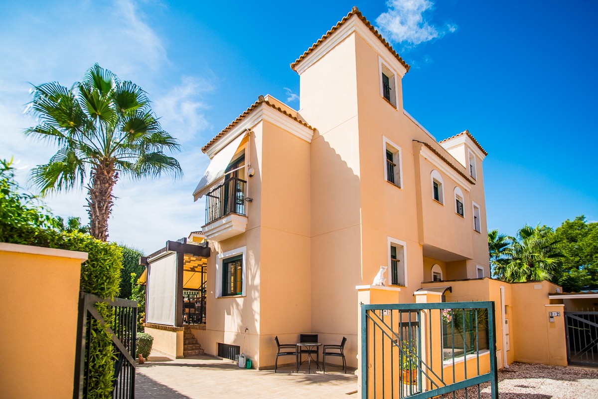 Villa in Torrevieja - view 1