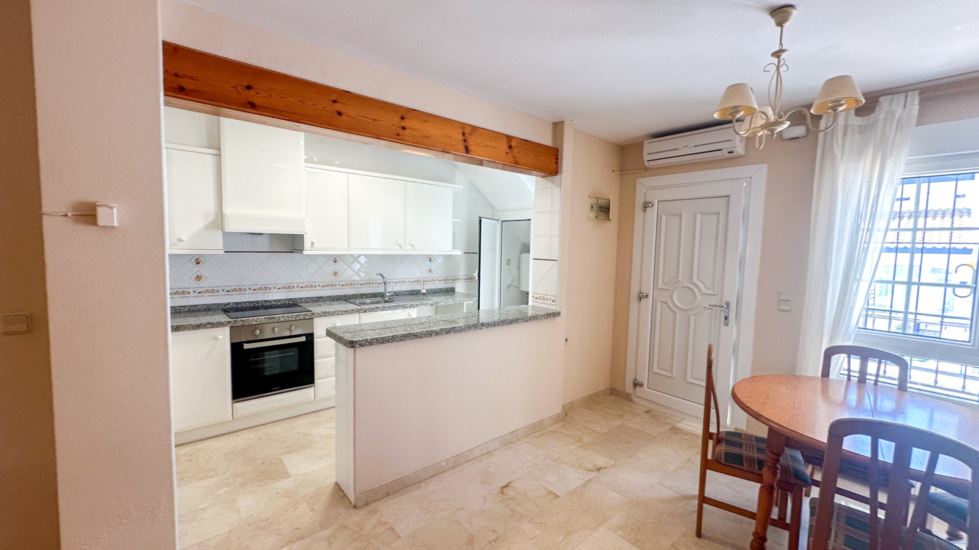 For sale - 2 Bedroom 1 Bathroom Town House in Villamartin - Costa Blanca  - Alicante