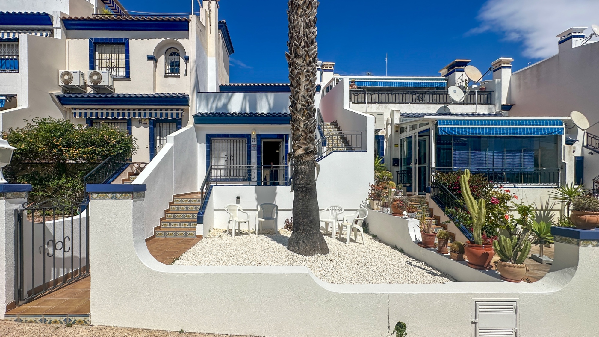 House in Villamartin - view 1