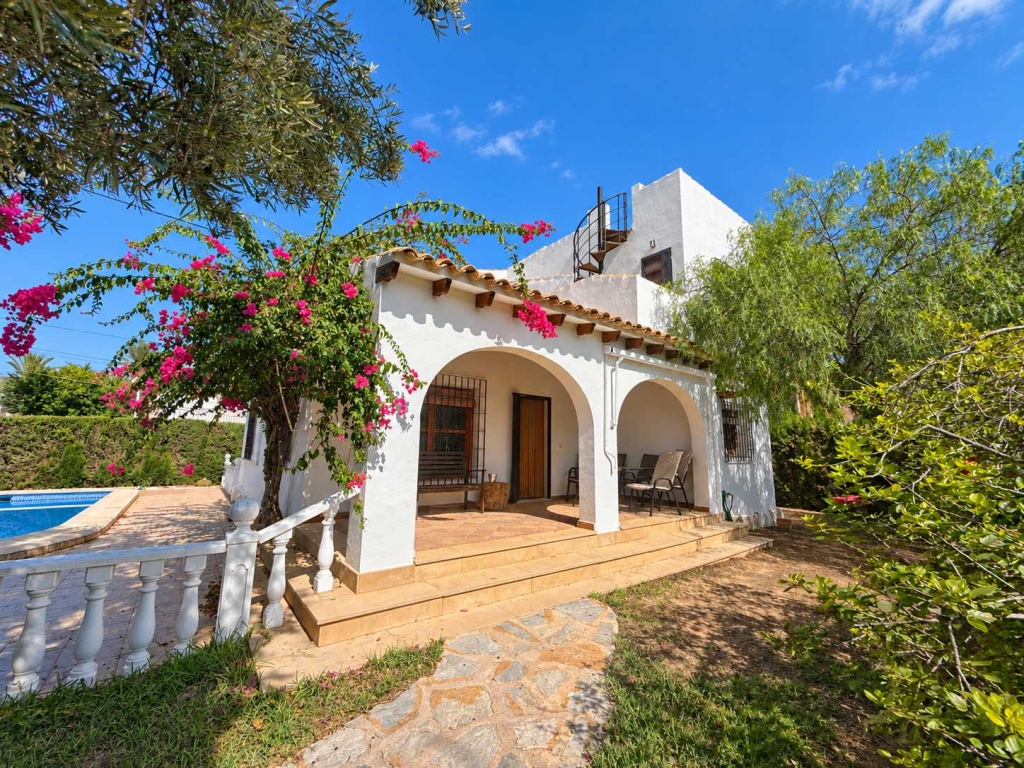 4 Bedroom 2 Bathroom Villa in Cabo Roig