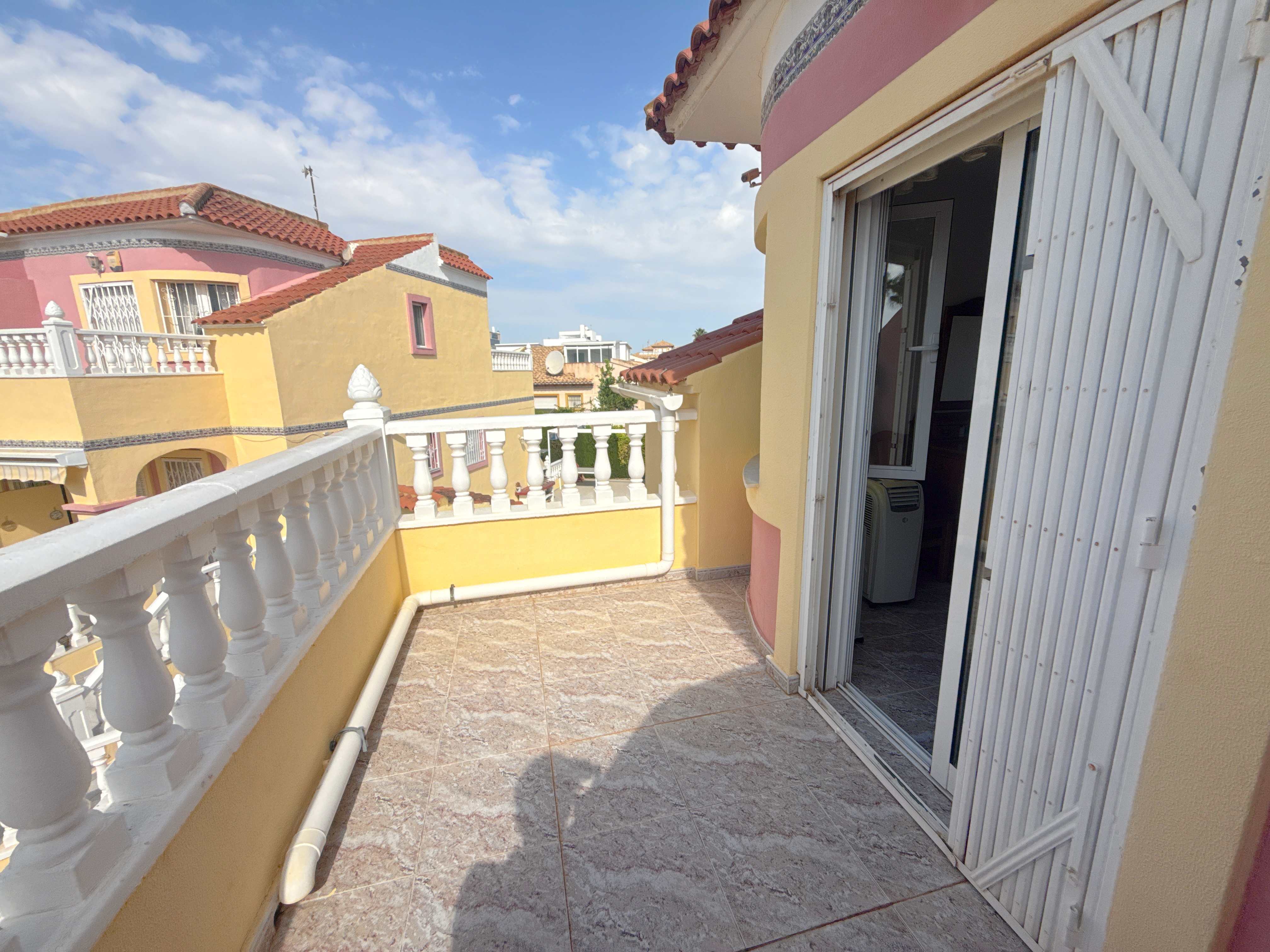 For sale - 3 Bedroom 2 Bathroom Townhouse in La Zenia -  - Orihuela Costa
