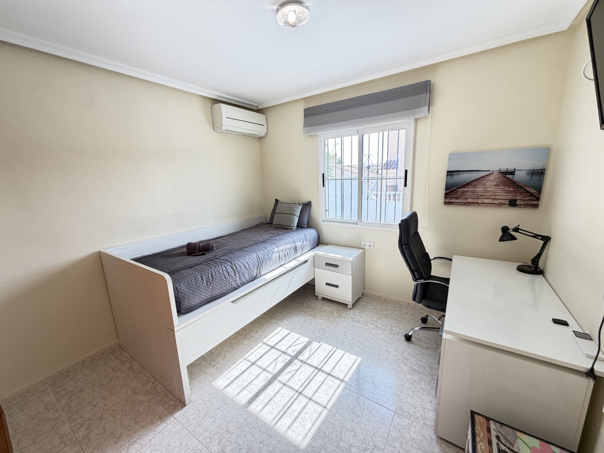 For sale - 3 Bedroom 2 Bathroom Villa in Villamartin - , Villamartin, Alicante, Spain - Alicante