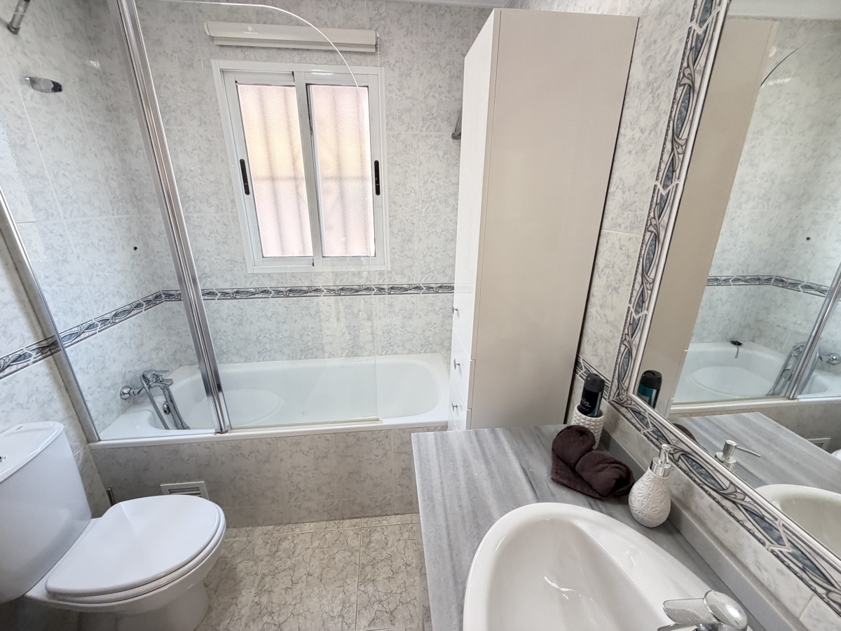 For sale - 3 Bedroom 2 Bathroom Villa in Villamartin - , Villamartin, Alicante, Spain - Alicante