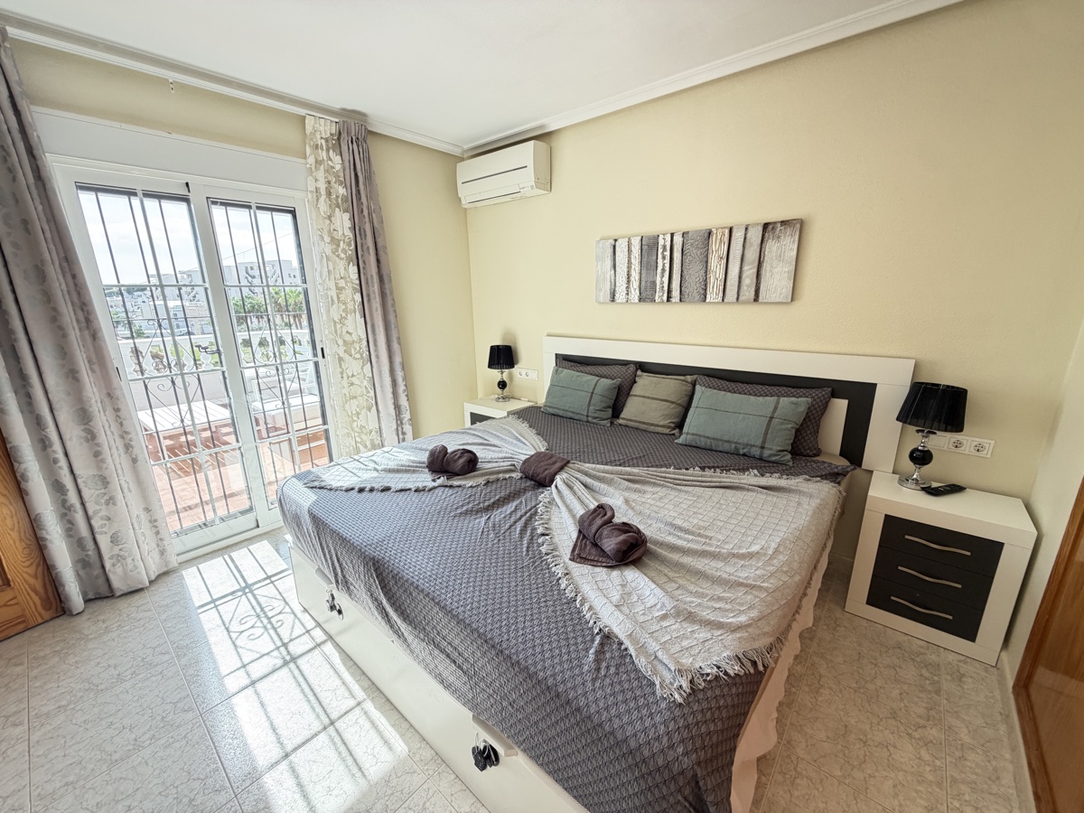 For sale - 3 Bedroom 2 Bathroom Villa in Villamartin - , Villamartin, Alicante, Spain - Alicante
