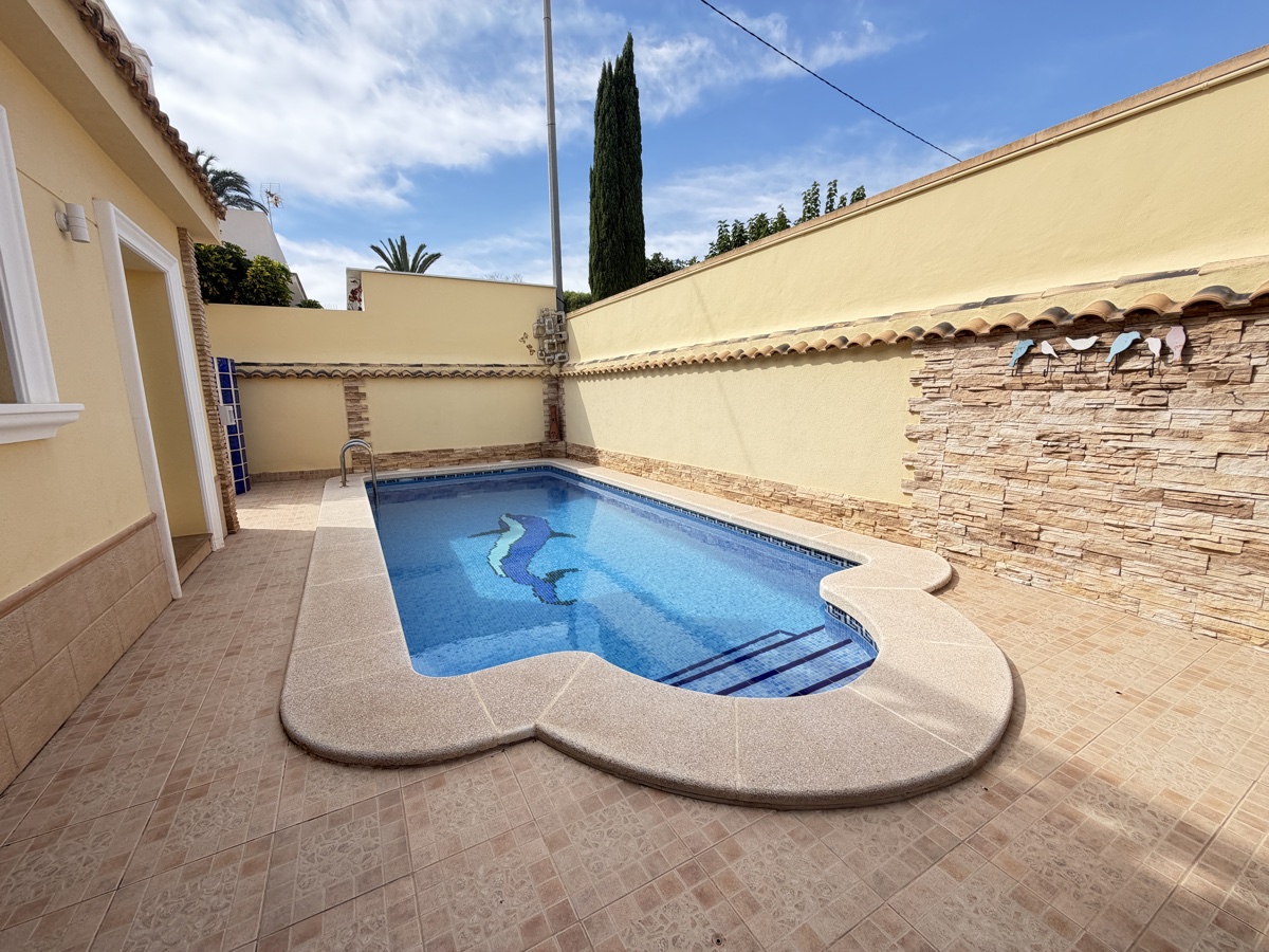 For sale - 4 Bedroom 4 Bathroom Villa in Cabo Roig - , Cabo Roig, Alicante, Spain - Alicante