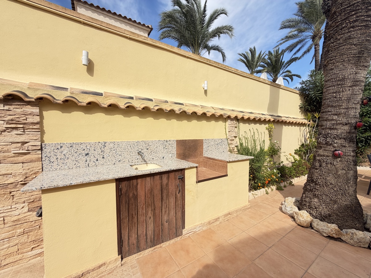 For sale - 4 Bedroom 4 Bathroom Villa in Cabo Roig - , Cabo Roig, Alicante, Spain - Alicante
