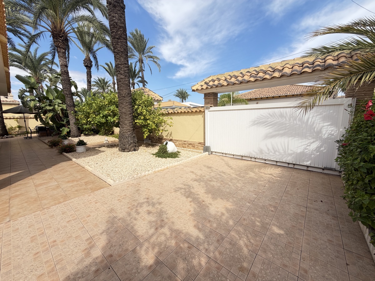 For sale - 4 Bedroom 4 Bathroom Villa in Cabo Roig - , Cabo Roig, Alicante, Spain - Alicante