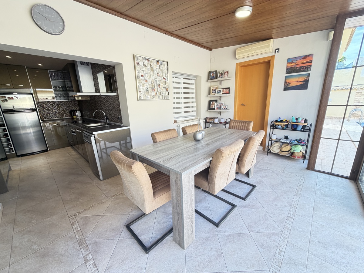 For sale - 4 Bedroom 4 Bathroom Villa in Cabo Roig - , Cabo Roig, Alicante, Spain - Alicante