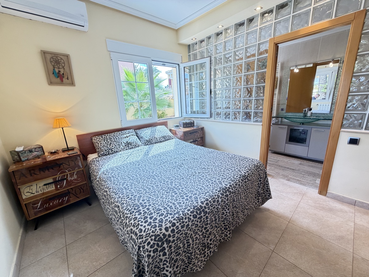 For sale - 4 Bedroom 4 Bathroom Villa in Cabo Roig - , Cabo Roig, Alicante, Spain - Alicante