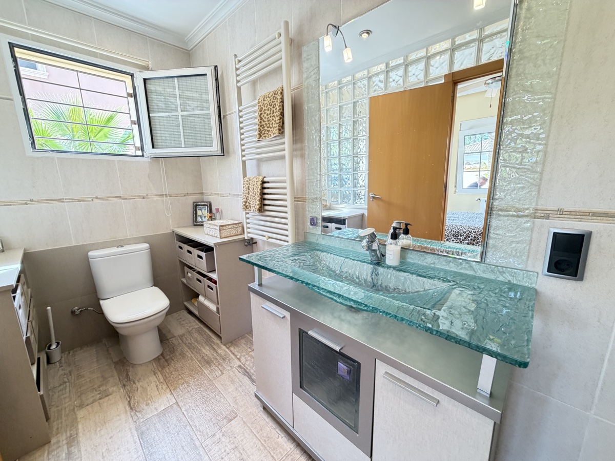 For sale - 4 Bedroom 4 Bathroom Villa in Cabo Roig - , Cabo Roig, Alicante, Spain - Alicante