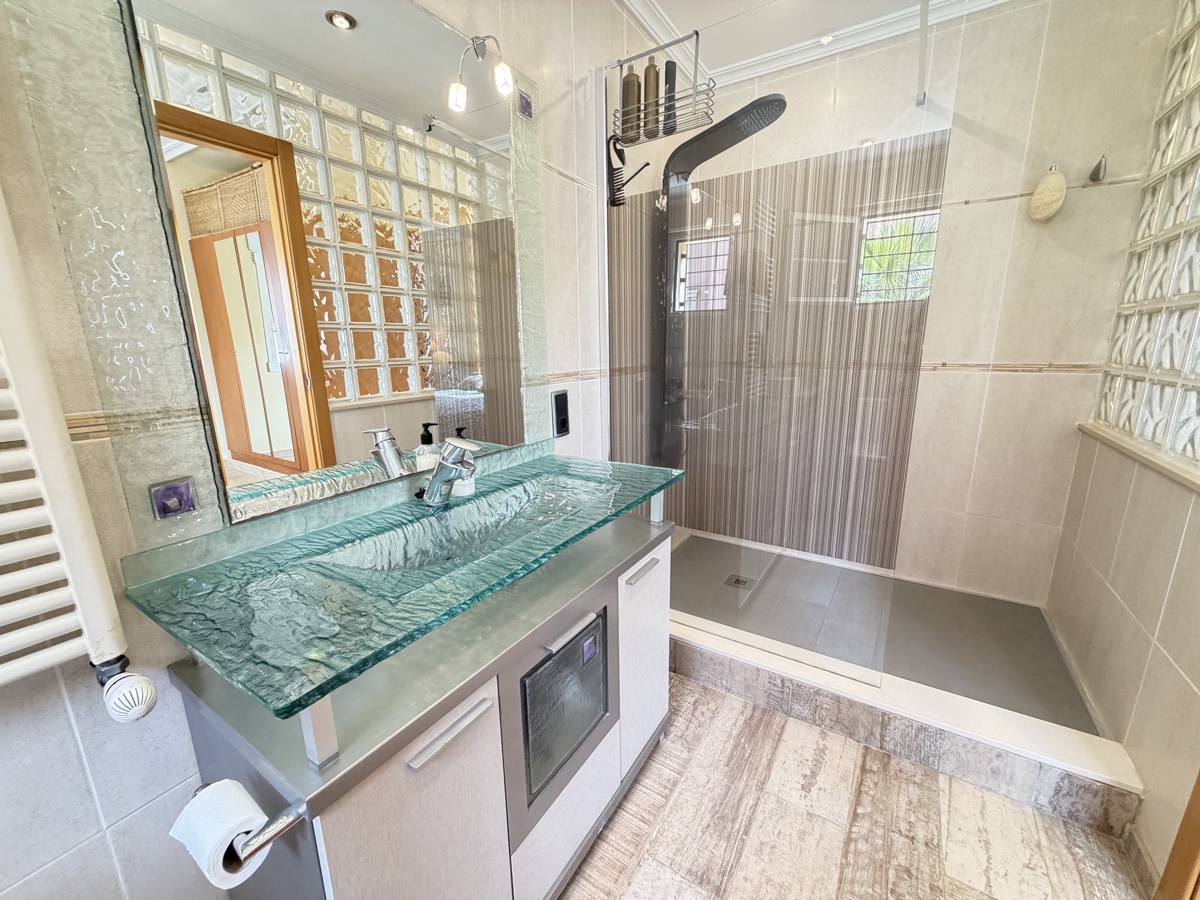 For sale - 4 Bedroom 4 Bathroom Villa in Cabo Roig - , Cabo Roig, Alicante, Spain - Alicante
