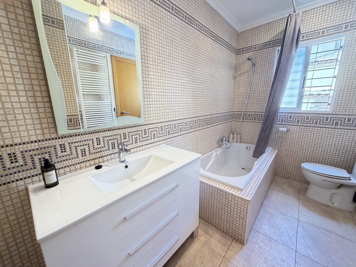 For sale - 4 Bedroom 4 Bathroom Villa in Cabo Roig - , Cabo Roig, Alicante, Spain - Alicante