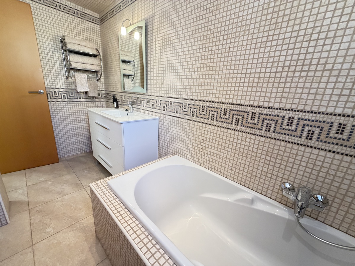 For sale - 4 Bedroom 4 Bathroom Villa in Cabo Roig - , Cabo Roig, Alicante, Spain - Alicante
