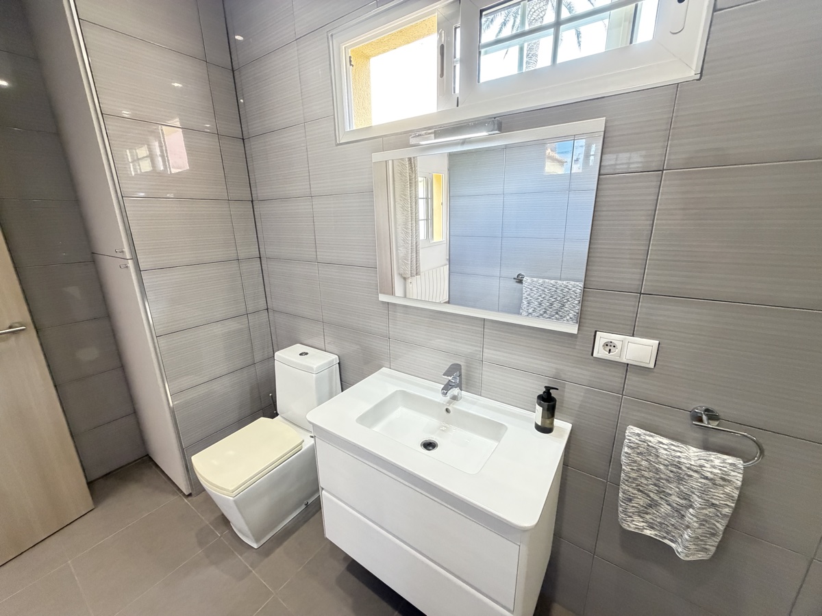 For sale - 4 Bedroom 4 Bathroom Villa in Cabo Roig - , Cabo Roig, Alicante, Spain - Alicante