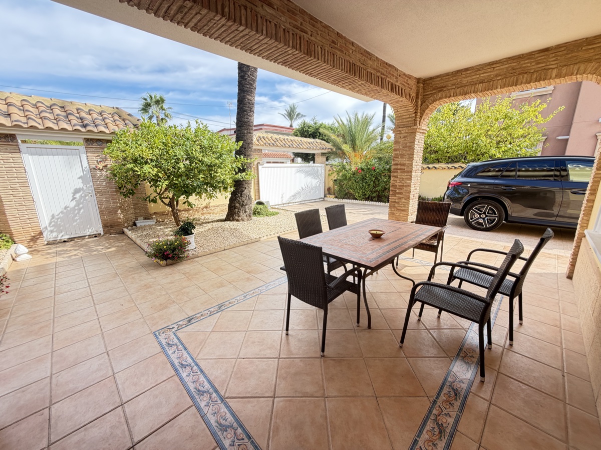 For sale - 4 Bedroom 4 Bathroom Villa in Cabo Roig - , Cabo Roig, Alicante, Spain - Alicante