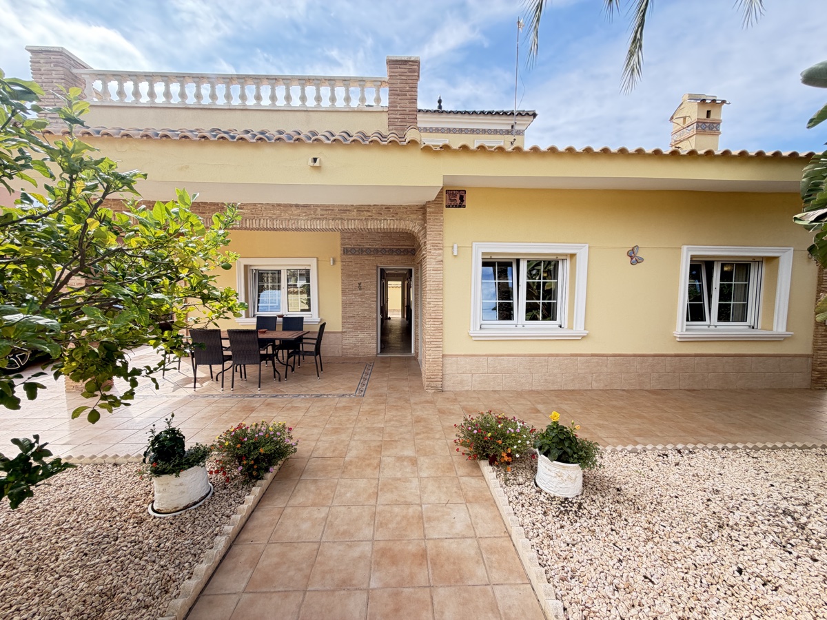 For sale - 4 Bedroom 4 Bathroom Villa in Cabo Roig - , Cabo Roig, Alicante, Spain - Alicante