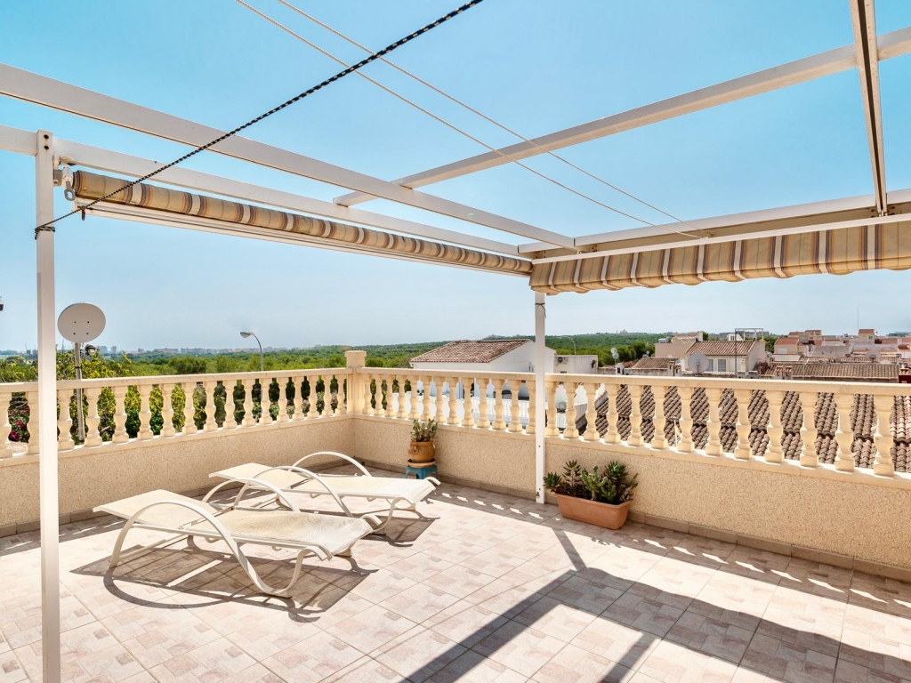 3 Bedroom 2 Bathroom Reformed  Town House in Torrevieja