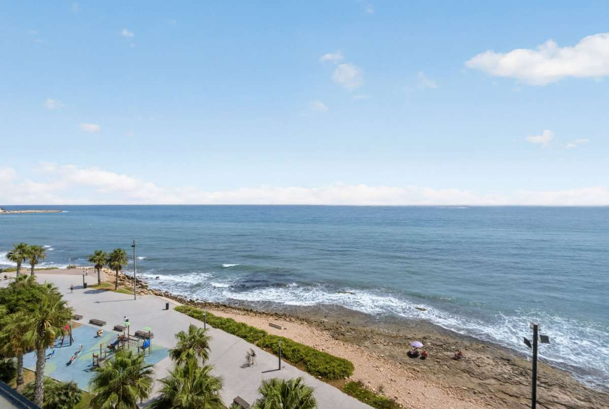 For sale - 4 Bedroom 2 Bathroom Apartment - Penthouse in Torrevieja - Torrevieja Centro  - Alicante