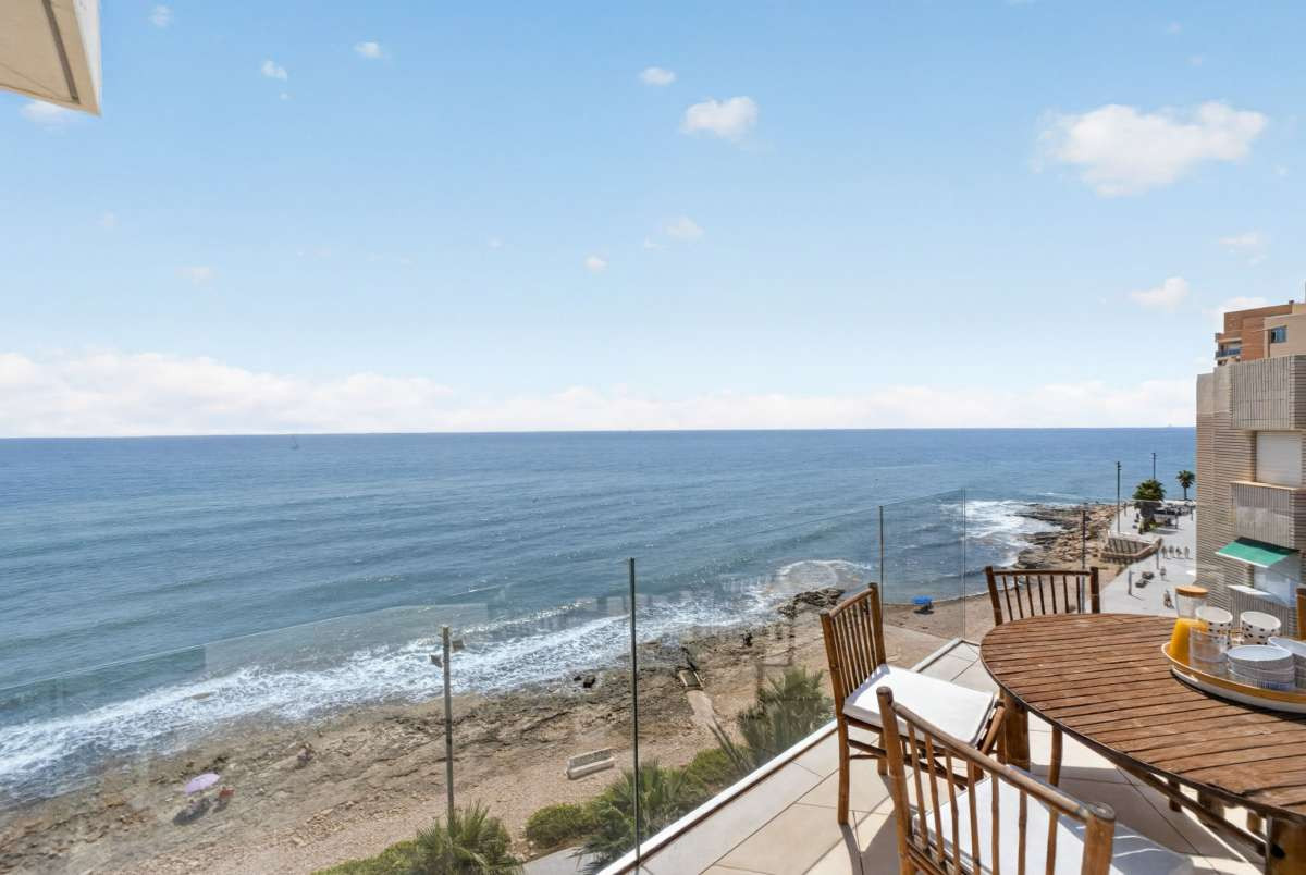 For sale - 4 Bedroom 2 Bathroom Apartment - Penthouse in Torrevieja - Torrevieja Centro  - Alicante