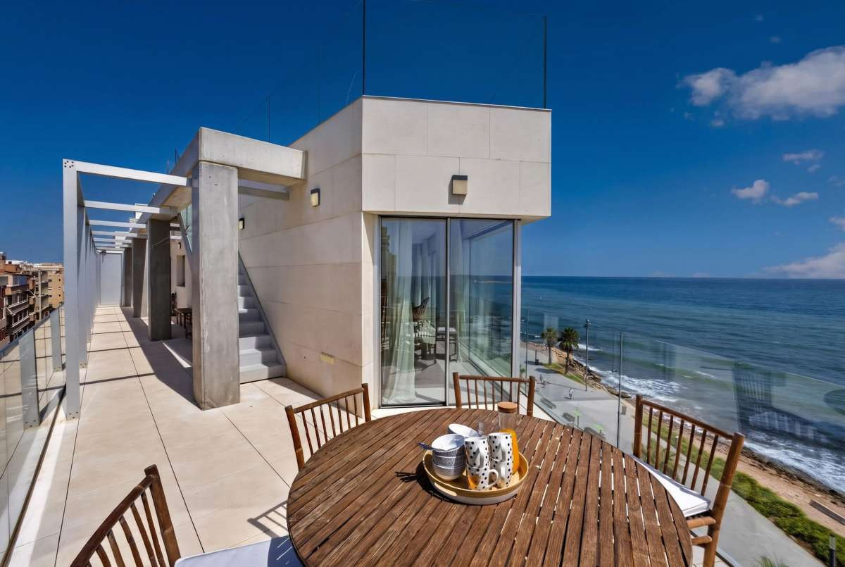 For sale - 4 Bedroom 2 Bathroom Apartment - Penthouse in Torrevieja - Torrevieja Centro  - Alicante