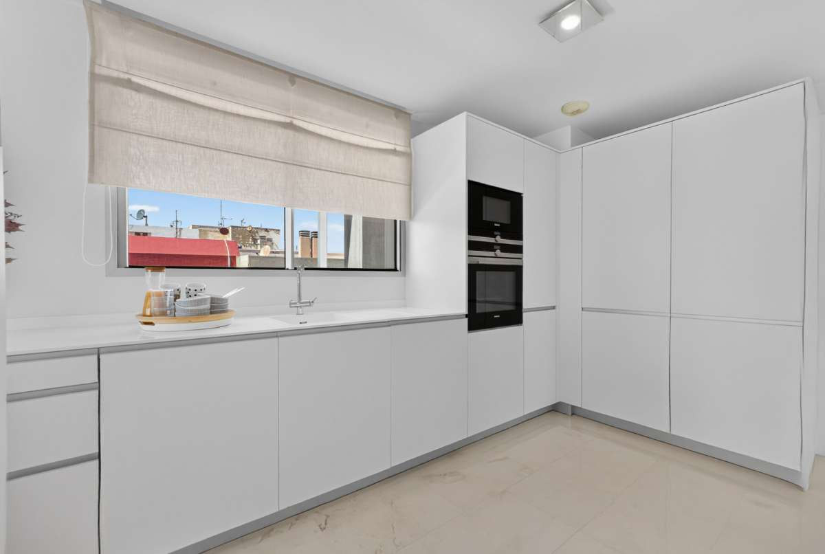 For sale - 4 Bedroom 2 Bathroom Apartment - Penthouse in Torrevieja - Torrevieja Centro  - Alicante