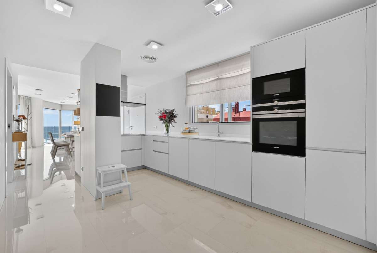 For sale - 4 Bedroom 2 Bathroom Apartment - Penthouse in Torrevieja - Torrevieja Centro  - Alicante