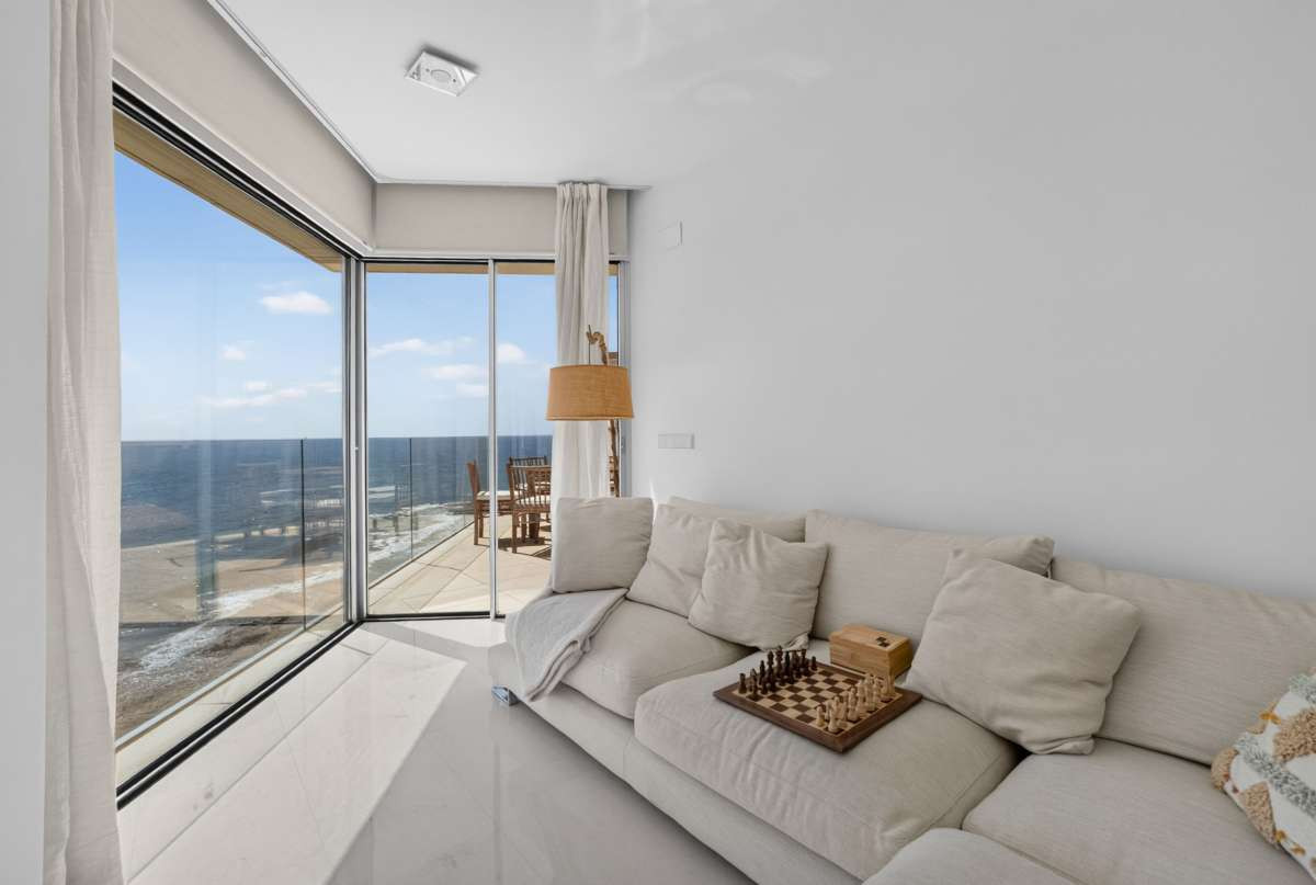For sale - 4 Bedroom 2 Bathroom Apartment - Penthouse in Torrevieja - Torrevieja Centro  - Alicante