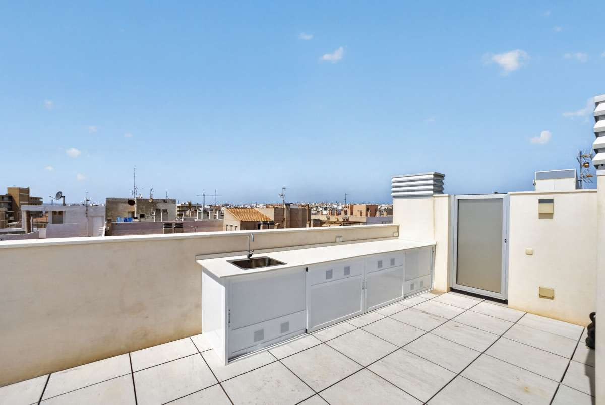 For sale - 4 Bedroom 2 Bathroom Apartment - Penthouse in Torrevieja - Torrevieja Centro  - Alicante