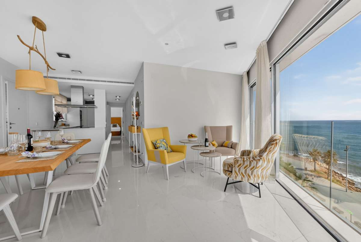 For sale - 4 Bedroom 2 Bathroom Apartment - Penthouse in Torrevieja - Torrevieja Centro  - Alicante