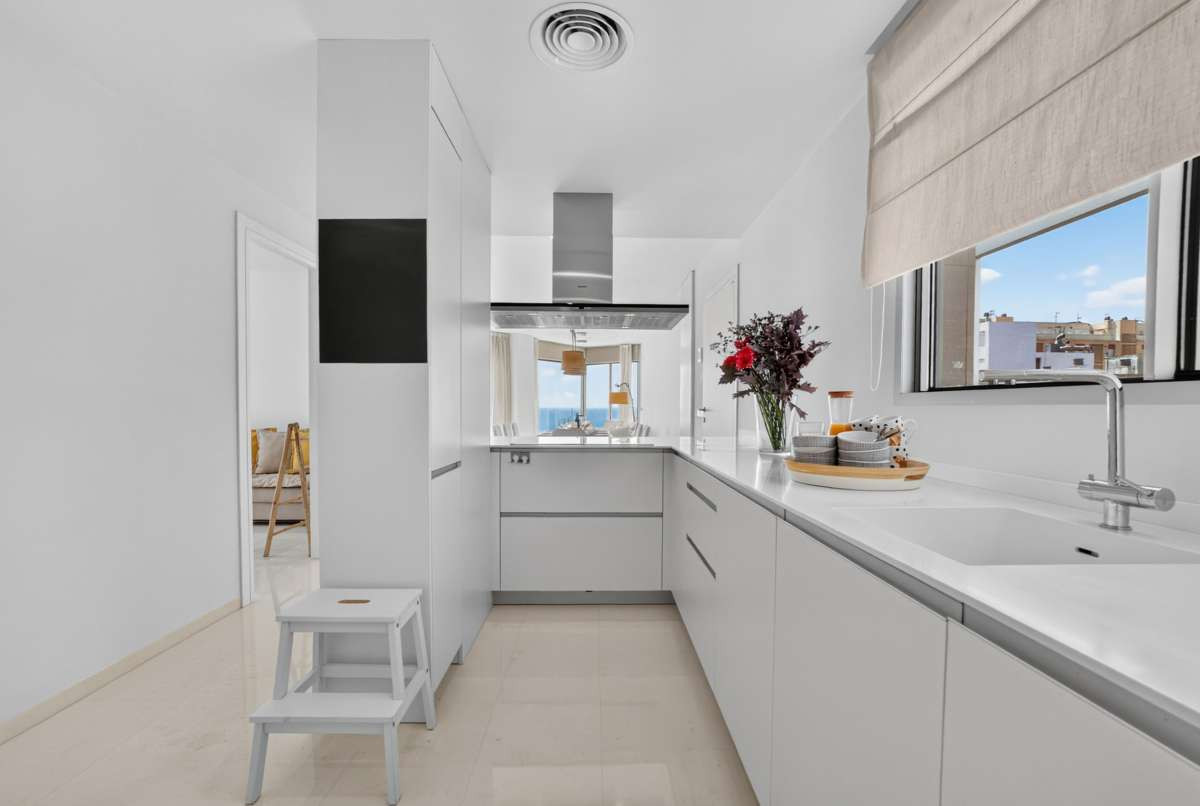 For sale - 4 Bedroom 2 Bathroom Apartment - Penthouse in Torrevieja - Torrevieja Centro  - Alicante