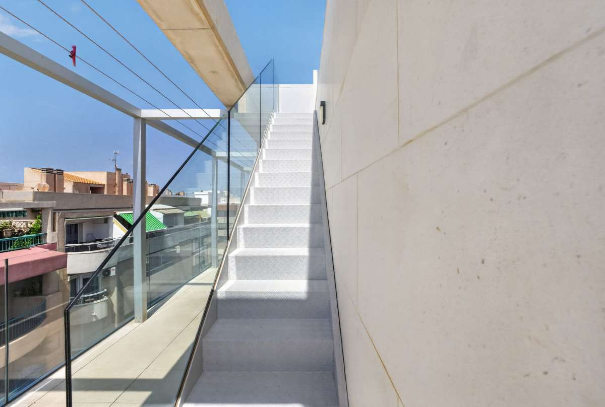 For sale - 4 Bedroom 2 Bathroom Apartment - Penthouse in Torrevieja - Torrevieja Centro  - Alicante