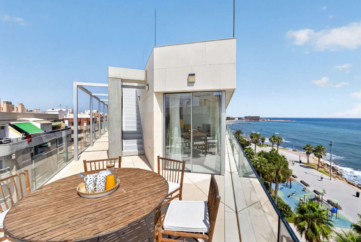 For sale - 4 Bedroom 2 Bathroom Apartment - Penthouse in Torrevieja - Torrevieja Centro  - Alicante
