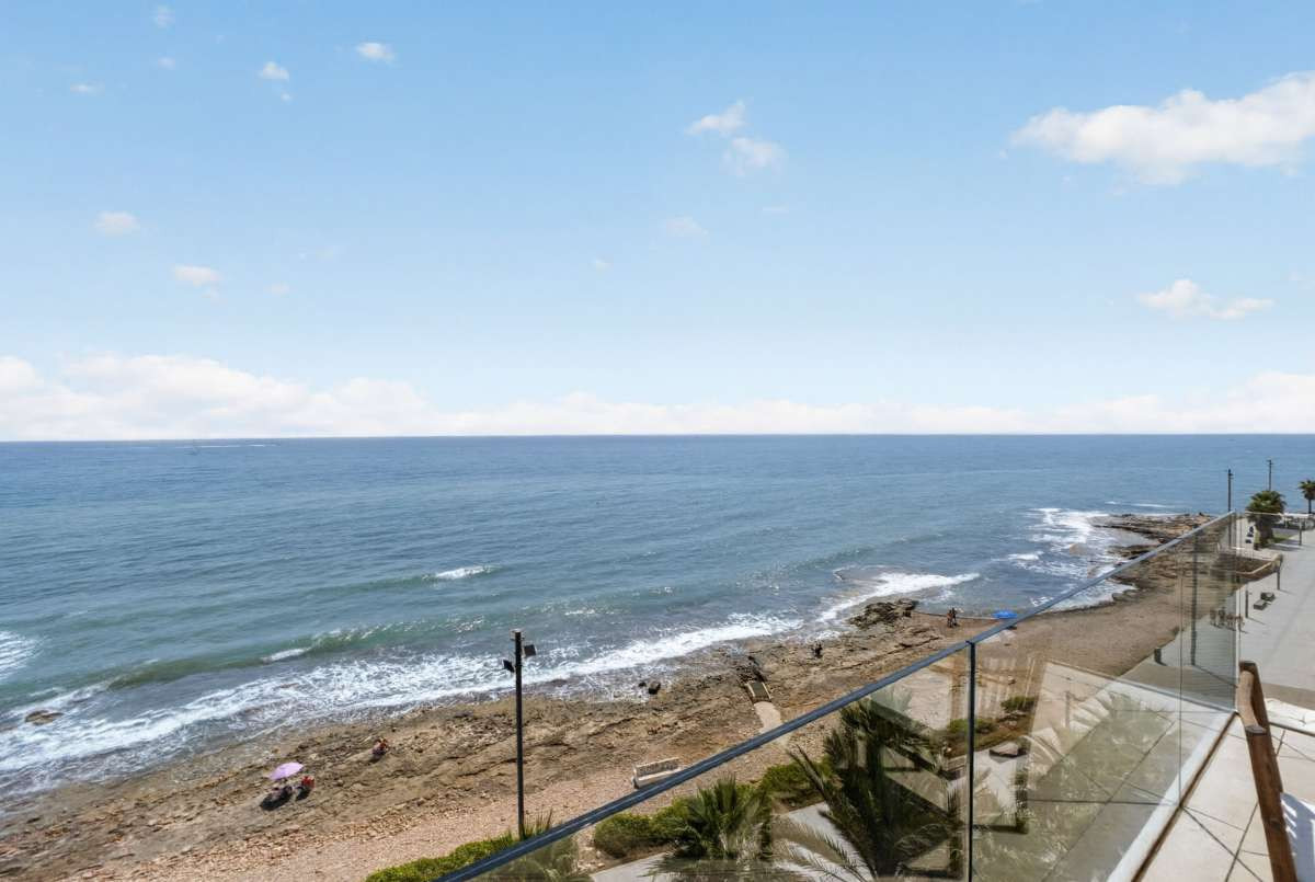For sale - 4 Bedroom 2 Bathroom Apartment - Penthouse in Torrevieja - Torrevieja Centro  - Alicante