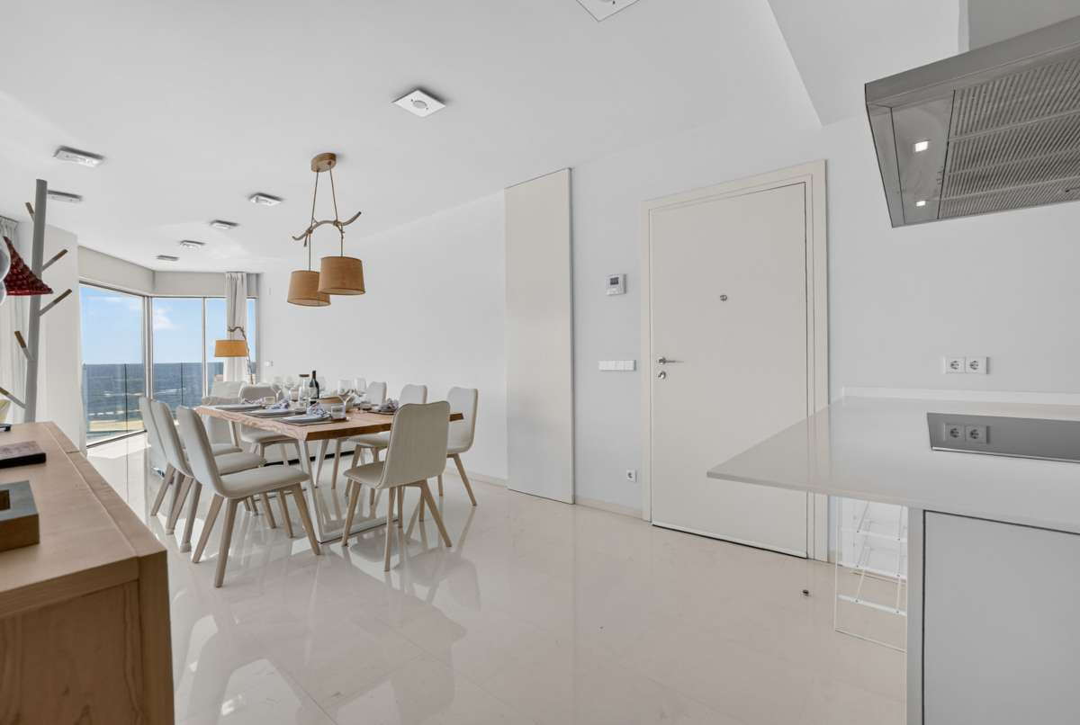 For sale - 4 Bedroom 2 Bathroom Apartment - Penthouse in Torrevieja - Torrevieja Centro  - Alicante