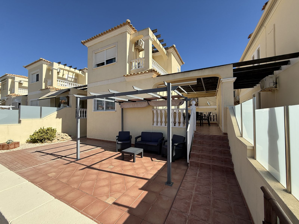 For sale - 4 Bedroom 3 Bathroom House - Detached Villa in Orihuela - Lomas de Cabo Roig  - Alicante