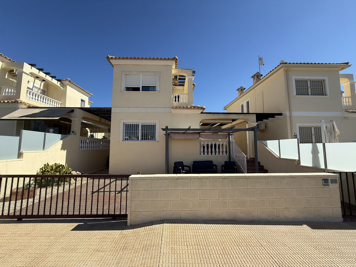 For sale - 4 Bedroom 3 Bathroom House - Detached Villa in Orihuela - Lomas de Cabo Roig  - Alicante
