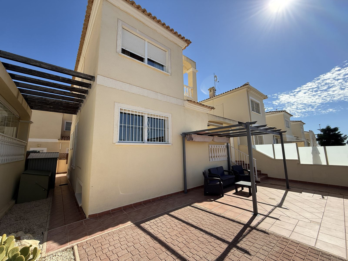 For sale - 4 Bedroom 3 Bathroom House - Detached Villa in Orihuela - Lomas de Cabo Roig  - Alicante