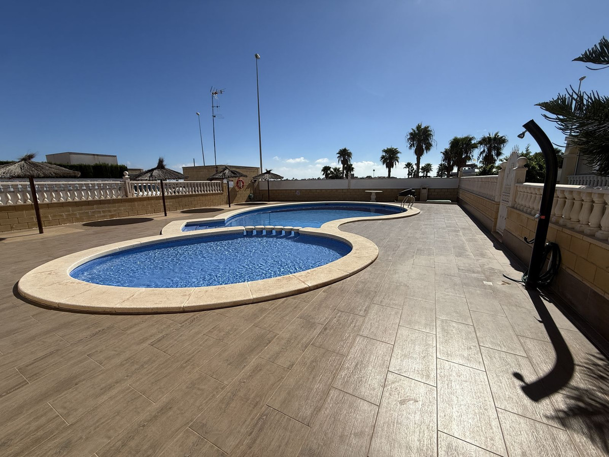 For sale - 4 Bedroom 3 Bathroom House - Detached Villa in Orihuela - Lomas de Cabo Roig  - Alicante