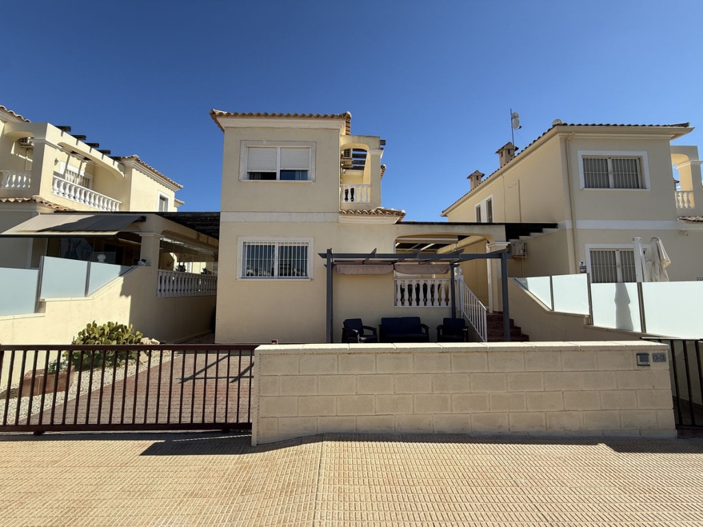 4 Bedroom 3 Bathroom House - Detached Villa in Orihuela