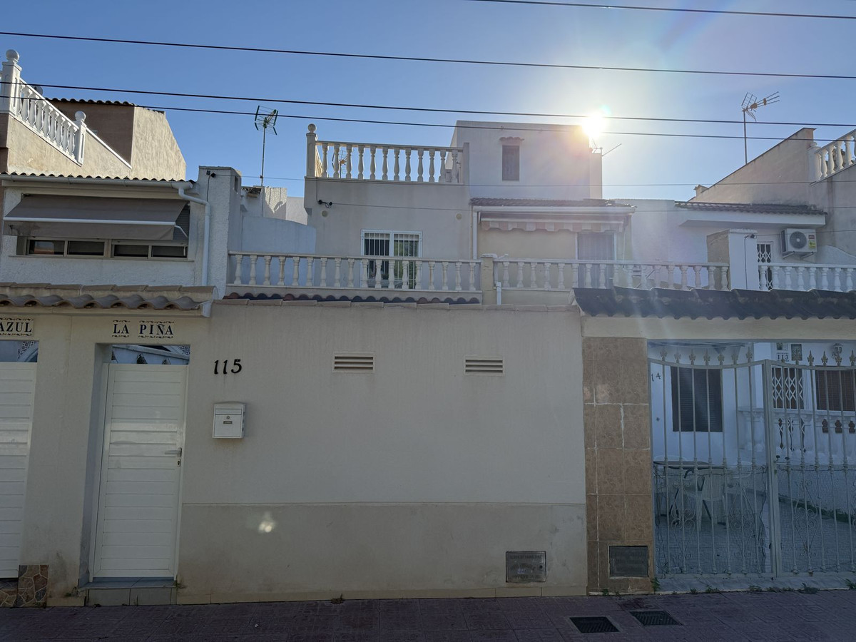 For sale - 2 Bedroom 2 Bathroom House - Townhouse in Torrevieja - Torrevieja Centro  - Alicante