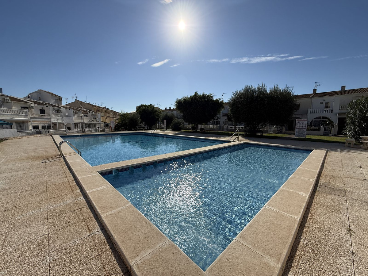 For sale - 2 Bedroom 2 Bathroom House - Townhouse in Torrevieja - Torrevieja Centro  - Alicante