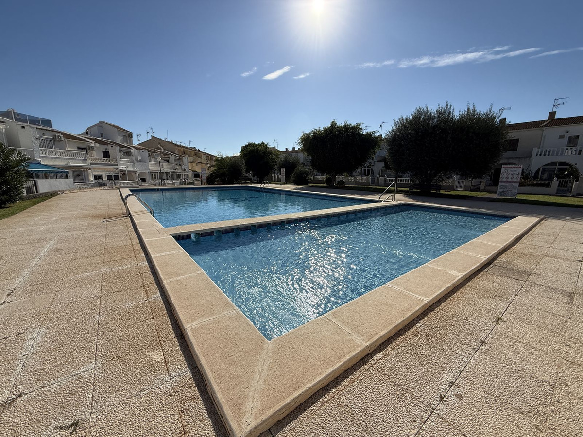 For sale - 2 Bedroom 2 Bathroom House - Townhouse in Torrevieja - Torrevieja Centro  - Alicante