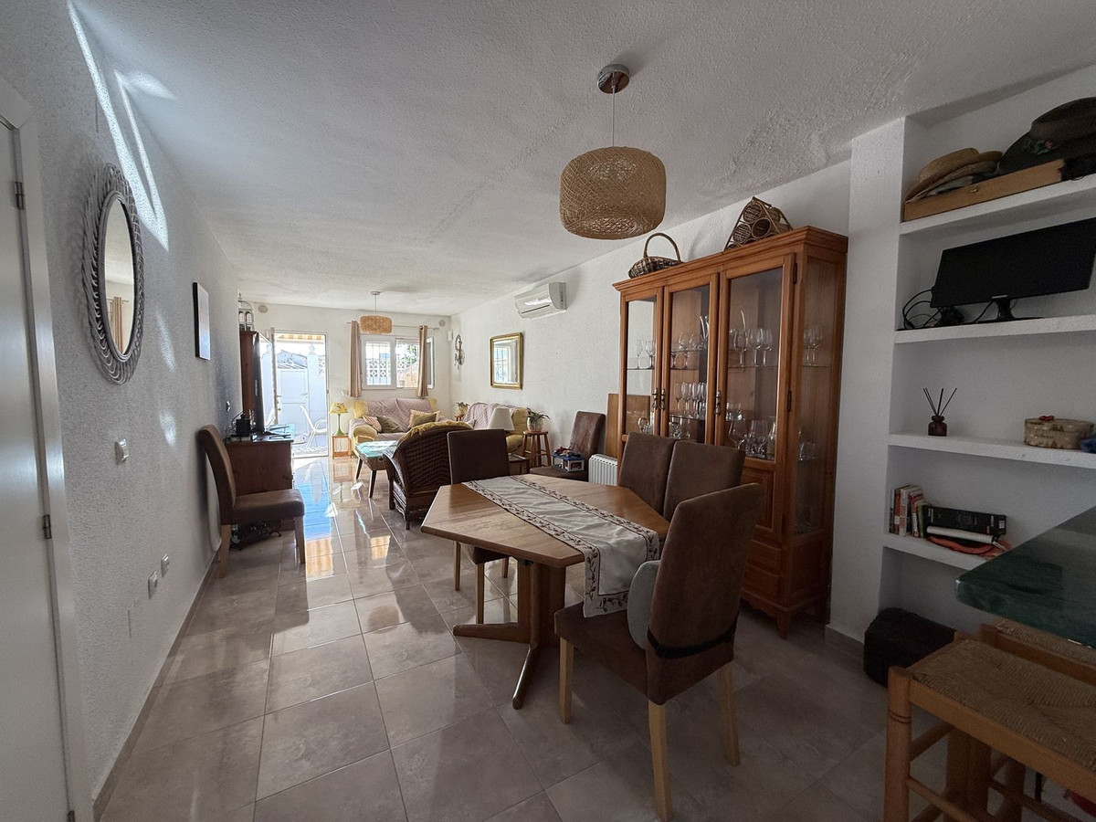 For sale - 2 Bedroom 2 Bathroom House - Townhouse in Torrevieja - Torrevieja Centro  - Alicante