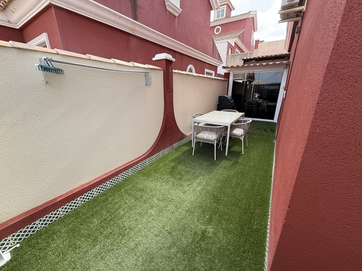 For sale - 3 Bedroom 2 Bathroom House - Semi-Detached House in Orihuela - Villamartin  - Alicante