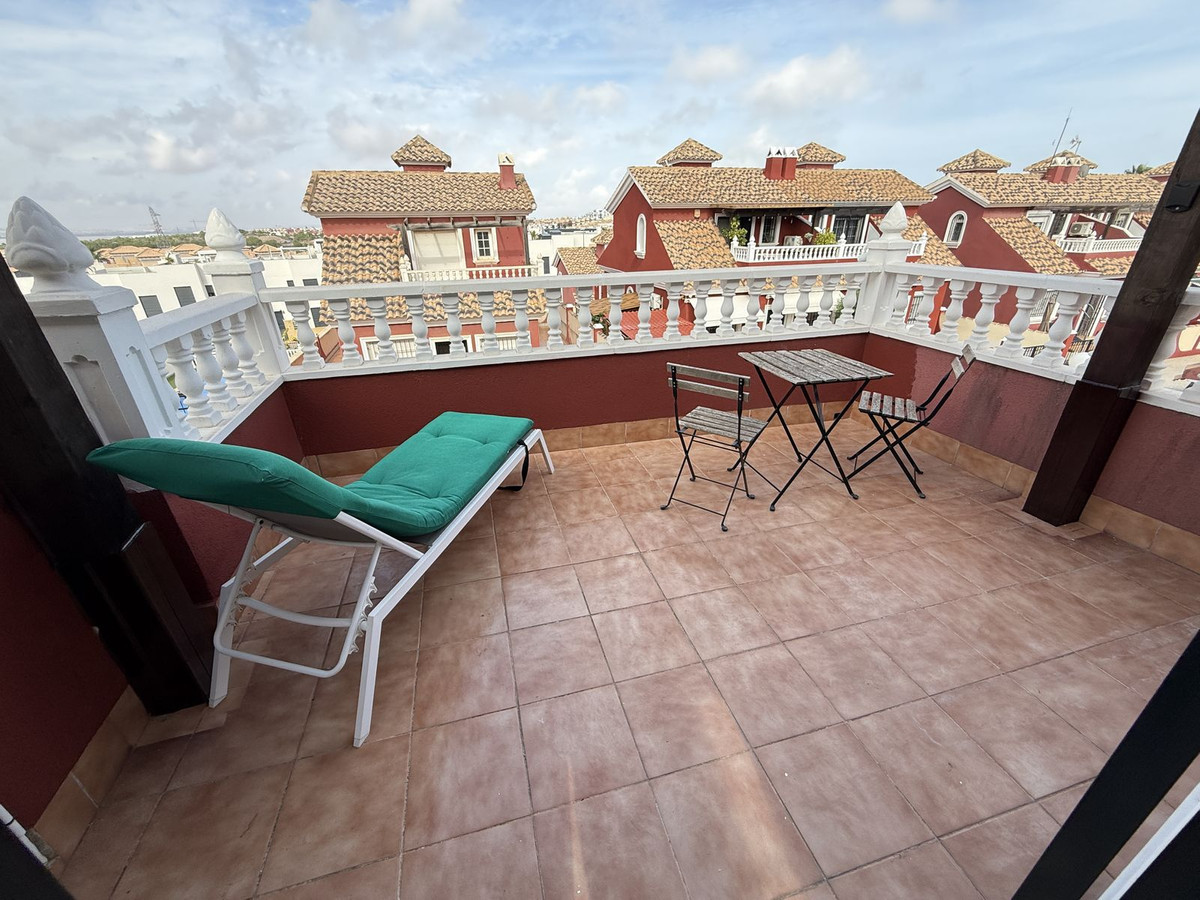 For sale - 3 Bedroom 2 Bathroom House - Semi-Detached House in Orihuela - Villamartin  - Alicante